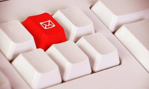 Знакомства в интернете: безопасное обращение с контактными данными